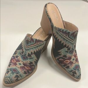 Wonderly Multicolor Patterned Tapestry Mules size 8 / barely worn